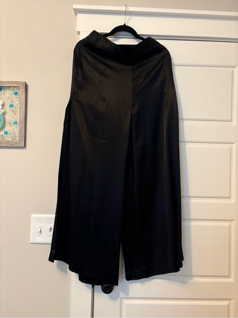 Subcategory for women's pants image